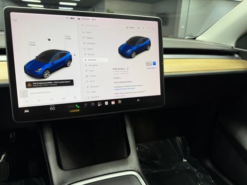 Used 2021 Tesla Model Y Long Range AWD/4WD image 25