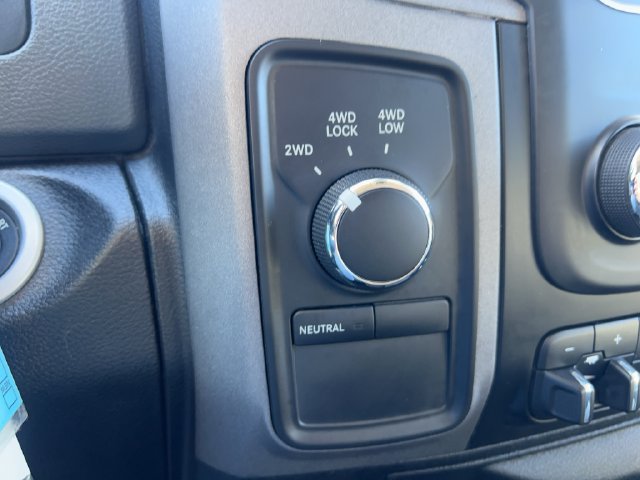 Used 2017 RAM 2500 Tradesman w/ Chrome Appearance Group AWD/4WD image 3