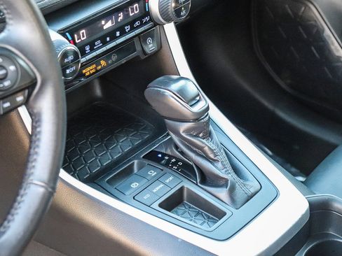 Used 2021 Toyota RAV4 XLE Premium image 21