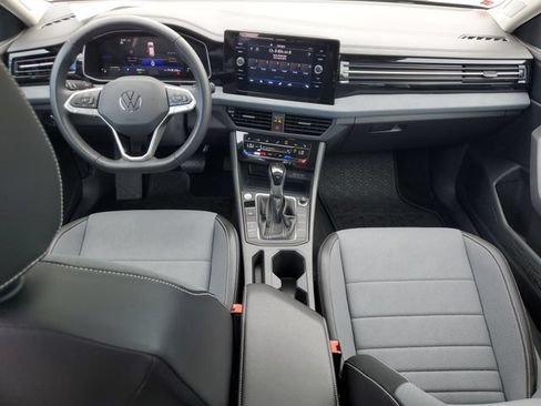Used 2025 Volkswagen Jetta SE w/ Sunroof Package FWD image 20