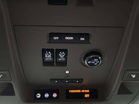 Used 2018 Cadillac Escalade ESV Premium Luxury image 44