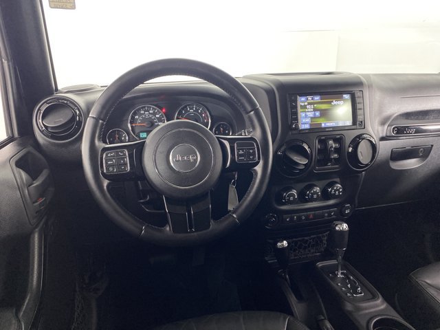Used 2015 Jeep Wrangler Unlimited Sahara w/ Dual Top Group AWD/4WD image 18