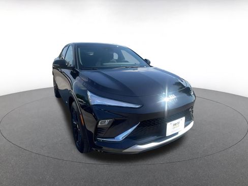 Used 2025 Buick Envista Sport Touring image 3