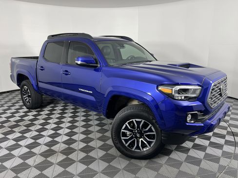 Used 2023 Toyota Tacoma TRD Sport image 2