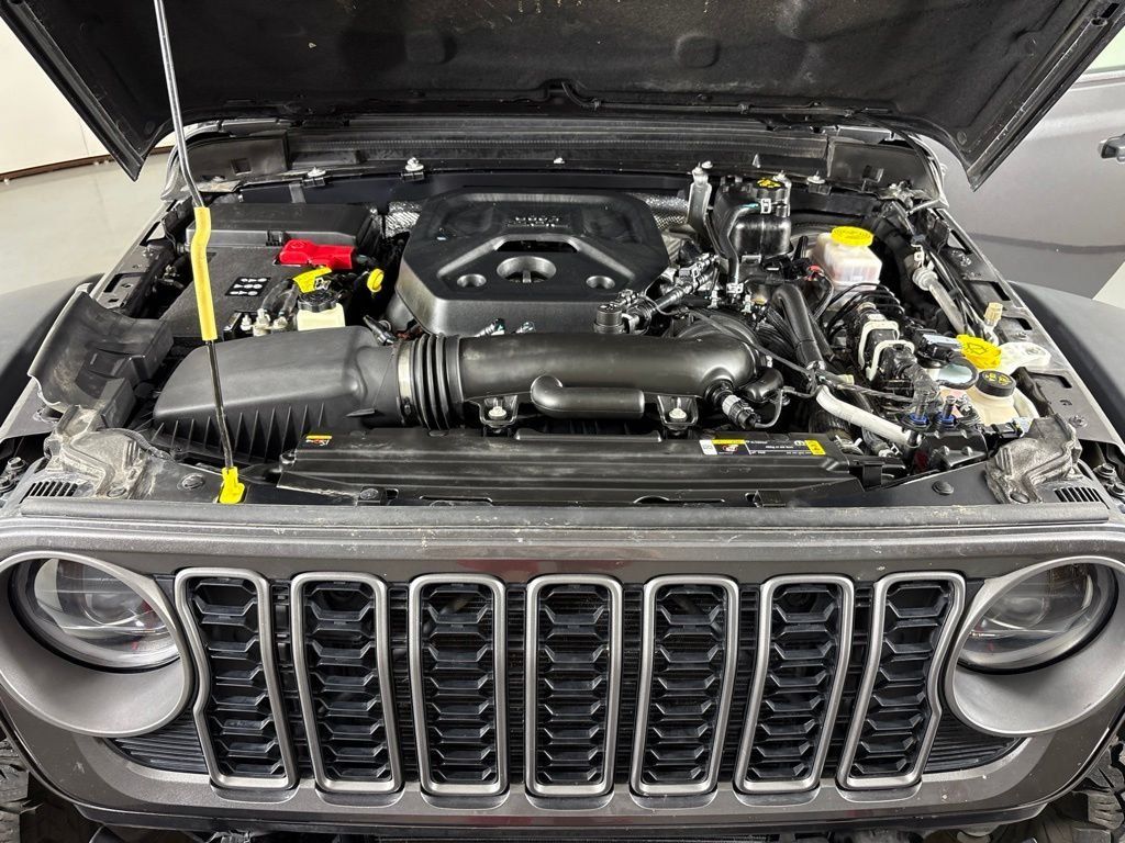 Used 2025 Jeep Wrangler Unlimited Rubicon w/ Convenience Group AWD/4WD image 39