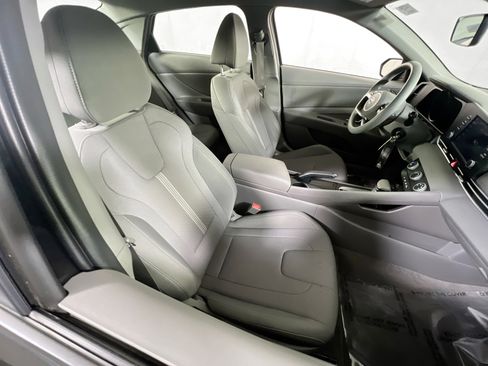 Used 2023 Hyundai Elantra SE w/ Preferred Accessory Package image 25