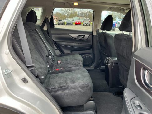 Used 2016 Nissan Rogue SV w/ SV Moonroof Package image 13