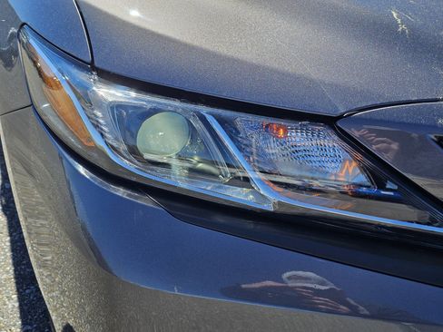 Used 2020 Toyota Camry SE image 4