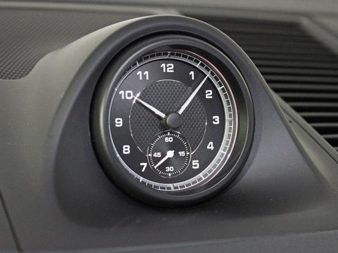 Used 2025 Porsche Macan image 25