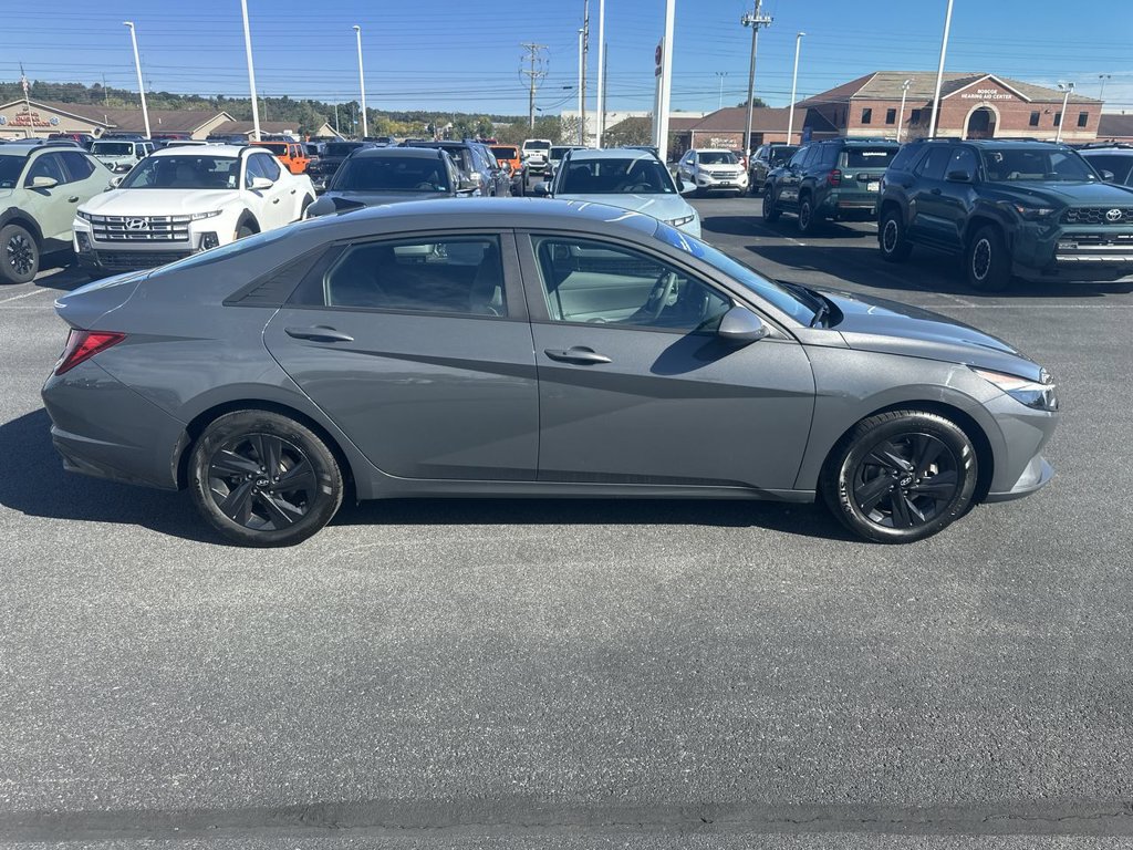 Used 2023 Hyundai Elantra SEL FWD image 9