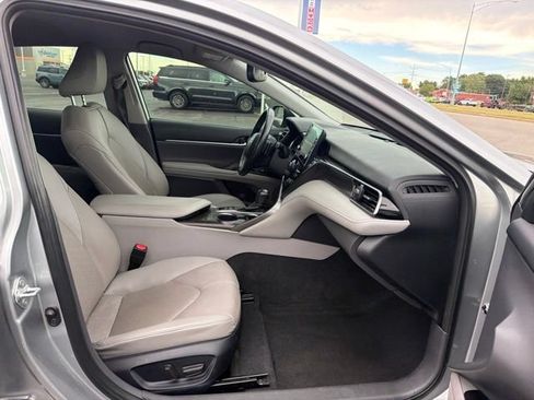 Used 2023 Toyota Camry XSE FWD image 14