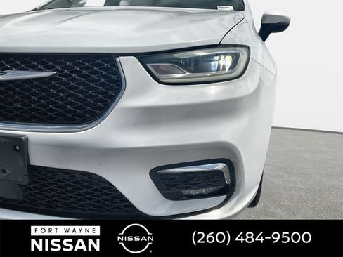 Used 2023 Chrysler Pacifica Touring-L FWD image 36