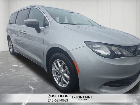 Used 2023 Chrysler Voyager LX image 3