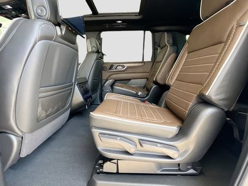 New 2026 GMC Yukon XL Denali Ultimate AWD/4WD image 17