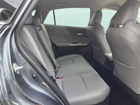 Used 2022 Toyota Venza XLE AWD/4WD image 18