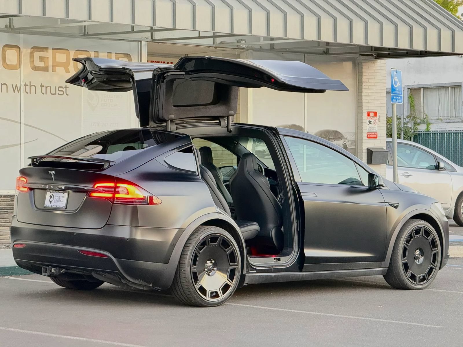 Used 2019 Tesla Model X 75D AWD/4WD image 7