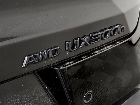 Used 2025 Lexus UX 300h AWD w/ Accessory Package (Z2) image 31