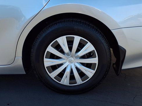 Used 2021 Toyota Camry LE image 4