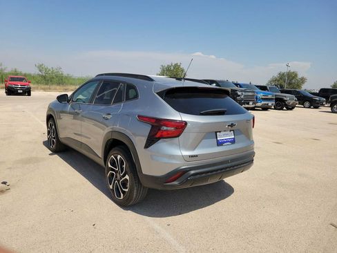 Used 2025 Chevrolet Trax RS w/ Sunroof Package FWD image 6