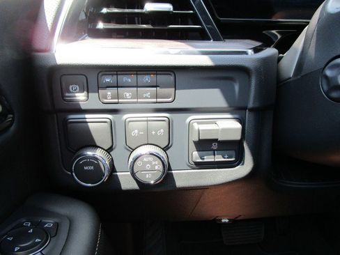 New 2025 Chevrolet Suburban Premier w/ Sun And Tow Package image 16