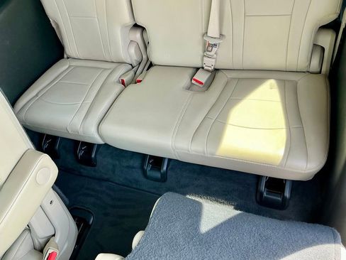 Used 2019 Buick Enclave Essence AWD/4WD image 26