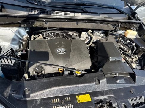 Used 2017 Toyota Highlander XLE AWD/4WD image 8