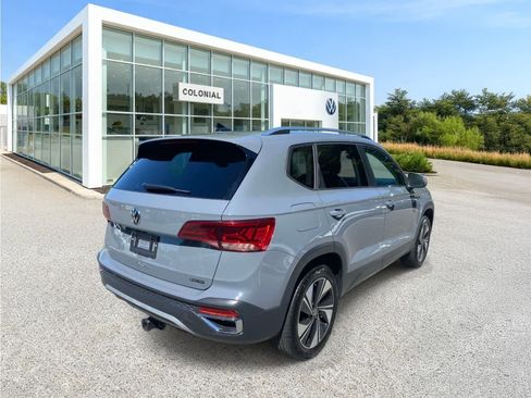 Certified 2024 Volkswagen Taos SE w/ Panoramic Sunroof Package AWD/4WD image 5