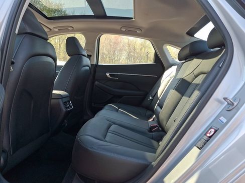 Used 2023 Hyundai Sonata Limited w/ Preferred Accessory Package FWD image 11