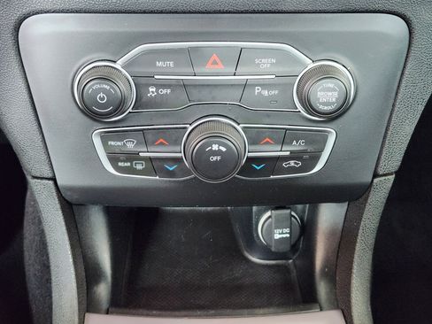 Used 2023 Dodge Charger SXT RWD image 19