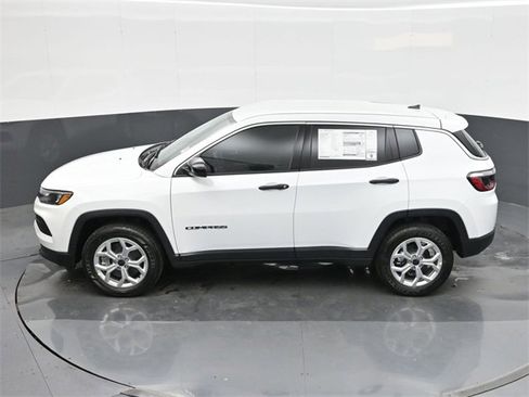 Used 2025 Jeep Compass Sport image 35