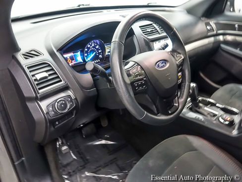 Used 2018 Ford Explorer XLT w/ Equipment Group 202A AWD/4WD image 12