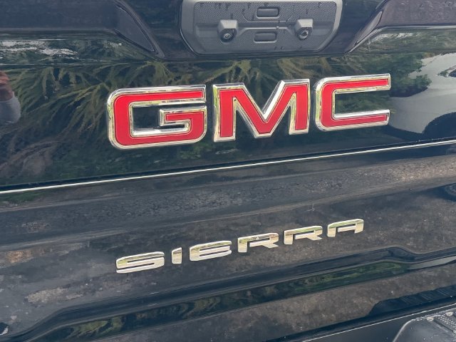 Used 2025 GMC Sierra 2500 AT4 w/ Technology Package AWD/4WD image 12