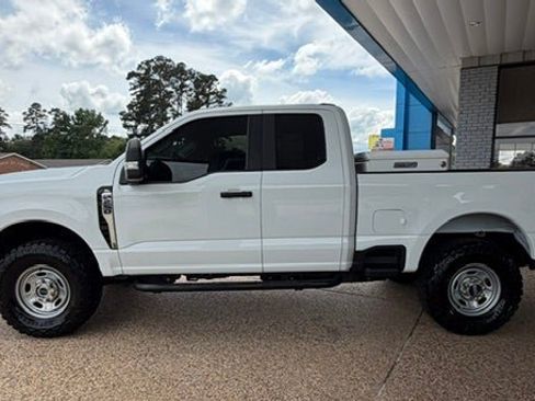 Used 2023 Ford F250 XL w/ XL Off-Road Package AWD/4WD image 4