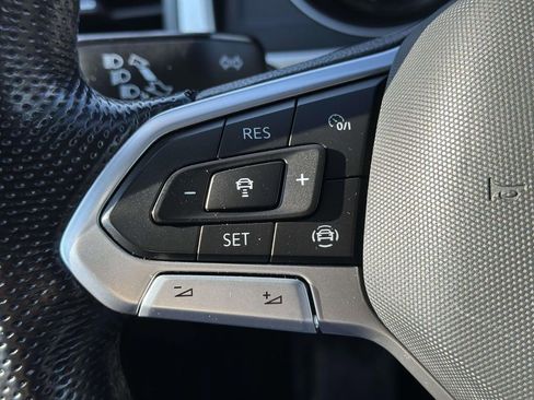 Certified 2021 Volkswagen Atlas Cross Sport SE w/ Panoramic Sunroof Package image 19