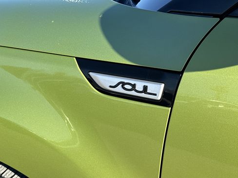 Used 2016 Kia Soul Base image 18