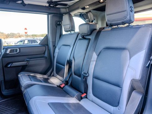 Used 2025 Ford Bronco Badlands image 19