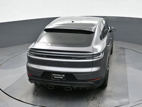 Certified 2025 Porsche Cayenne GTS AWD/4WD image 29