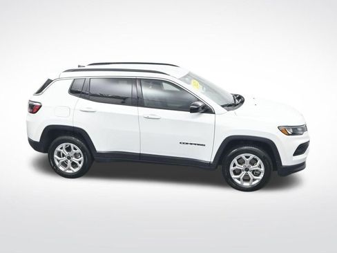 Used 2025 Jeep Compass Latitude image 28