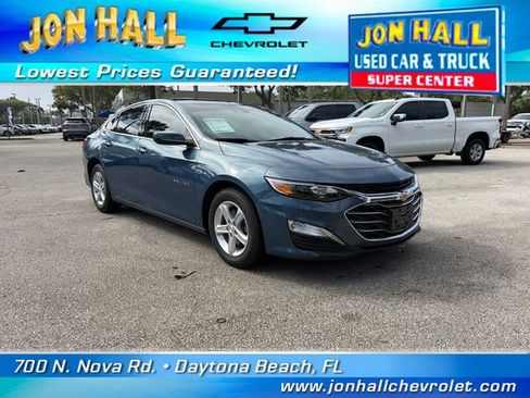 Used 2025 Chevrolet Malibu LS image 1