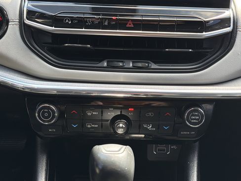 Used 2022 Jeep Compass Limited AWD/4WD image 22