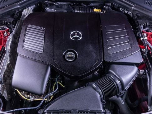 Used 2025 Mercedes-Benz GLC 300 4MATIC image 7