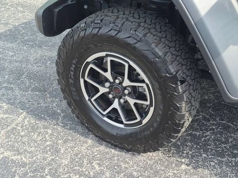 Used 2024 Jeep Wrangler Unlimited Rubicon w/ Convenience Group AWD/4WD image 23