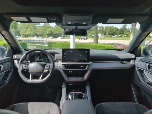 Used 2025 Ford Explorer ST AWD/4WD image 29