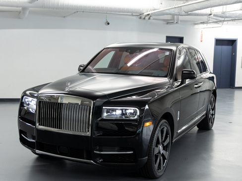 Certified 2024 Rolls-Royce Cullinan AWD/4WD image 3