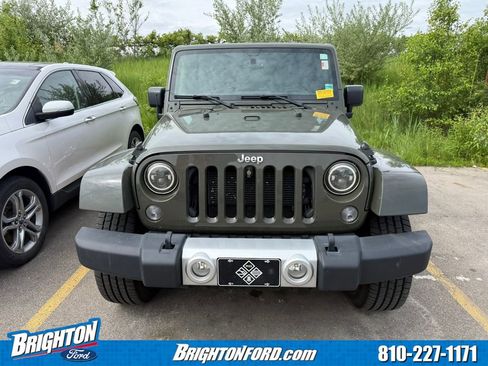 Used 2015 Jeep Wrangler Unlimited Sahara AWD/4WD image 3