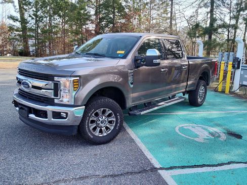 Used 2019 Ford F250 XLT w/ XLT Premium Package image 6