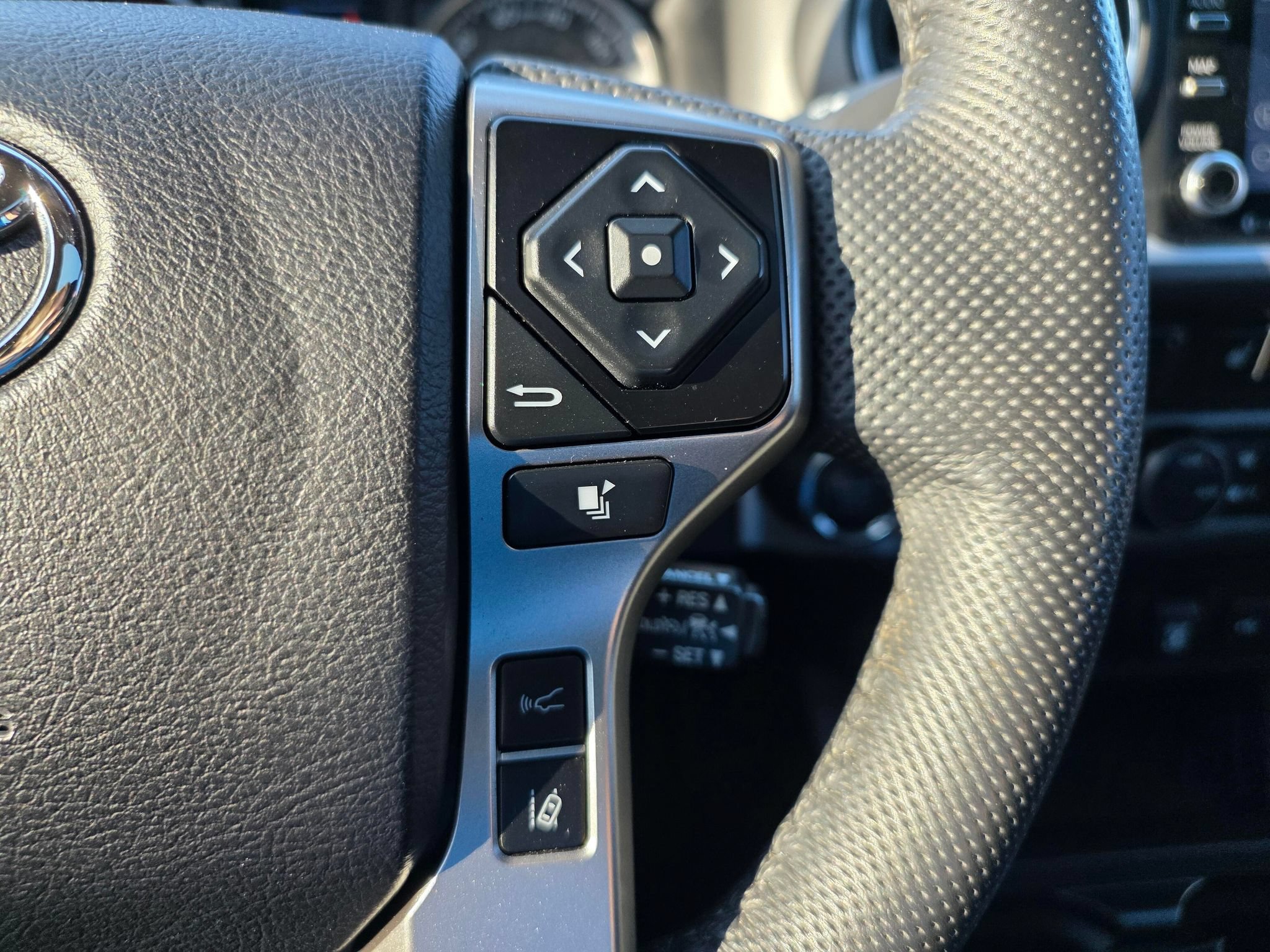 Used 2021 Toyota Tacoma Limited w/ Blackout Package (TMS) AWD/4WD image 22