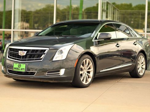 Used 2016 Cadillac XTS Luxury image 3