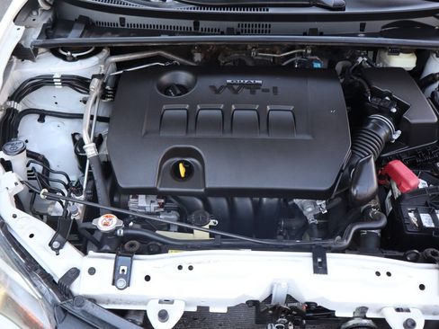 Used 2018 Toyota Corolla LE FWD image 38
