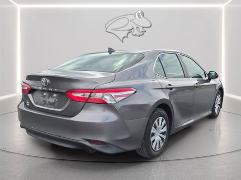 Used 2019 Toyota Camry FWD image 5